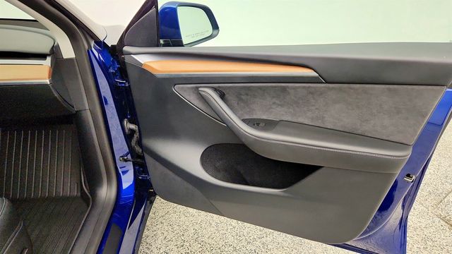 2024 Tesla Model Y Long Range AWD - 23072401 - 29