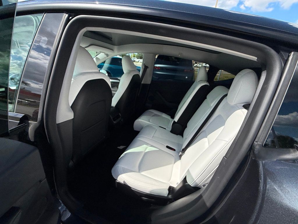 2024 Tesla Model Y **Long Range AWD 7 PASSENGERS** - 22994434 - 17