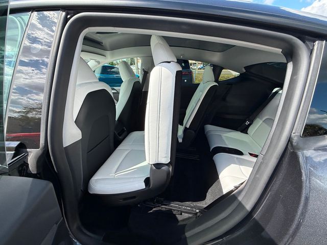 2024 Tesla Model Y **Long Range AWD 7 PASSENGERS** - 22994434 - 18