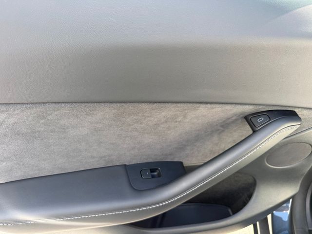 2024 Tesla Model Y **Long Range AWD 7 PASSENGERS** - 22994434 - 20