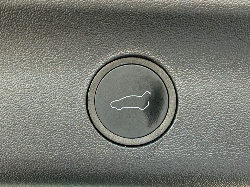 2024 Tesla Model Y **Long Range AWD 7 PASSENGERS** - 22994434 - 22