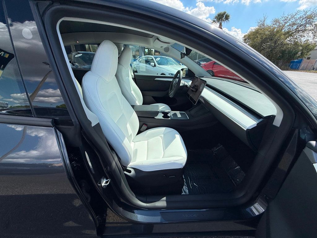2024 Tesla Model Y **Long Range AWD 7 PASSENGERS** - 22994434 - 29
