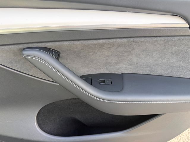 2024 Tesla Model Y **Long Range AWD 7 PASSENGERS** - 22994434 - 31