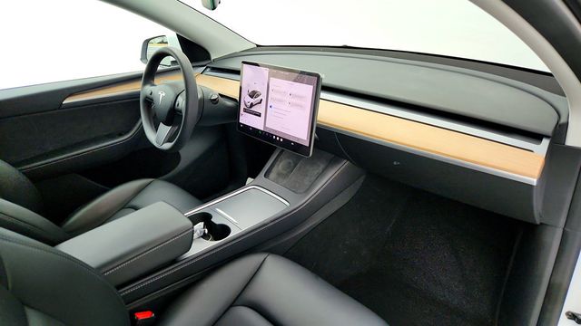 2024 Tesla Model Y Long Range AWD w/ 20'' Induction Wheels! - 23009524 - 27