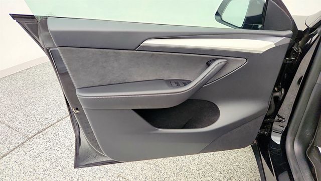 2024 Tesla Model Y Long Range AWD with 7 Seat White & Black Premium Interior - 22969693 - 10