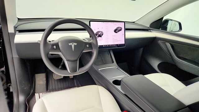2024 Tesla Model Y Long Range AWD with 7 Seat White & Black Premium Interior - 22969693 - 11