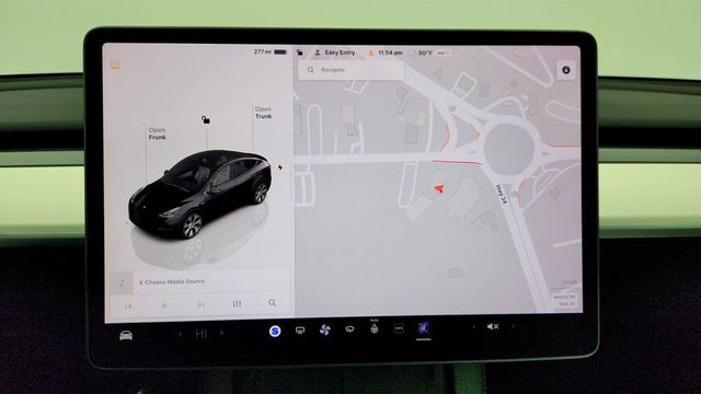 2024 Tesla Model Y Long Range AWD with 7 Seat White & Black Premium Interior - 22969693 - 23