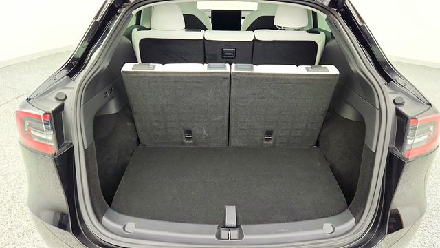 2024 Tesla Model Y Long Range AWD with 7 Seat White & Black Premium Interior - 22969693 - 26