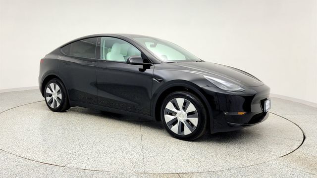 2024 Tesla Model Y Long Range AWD with 7 Seat White & Black Premium Interior - 22969693 - 2