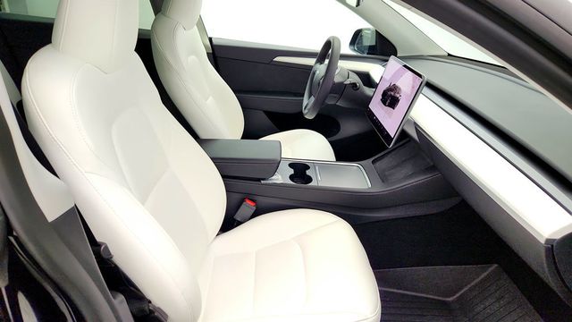 2024 Tesla Model Y Long Range AWD with 7 Seat White & Black Premium Interior - 22969693 - 29