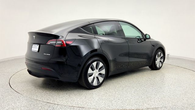 2024 Tesla Model Y Long Range AWD with 7 Seat White & Black Premium Interior - 22969693 - 4