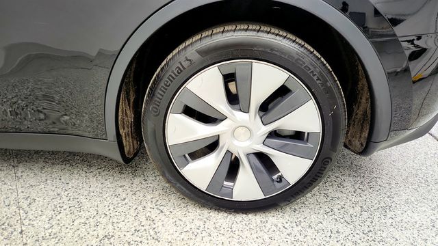 2024 Tesla Model Y Long Range AWD with 7 Seat White & Black Premium Interior - 22969693 - 8