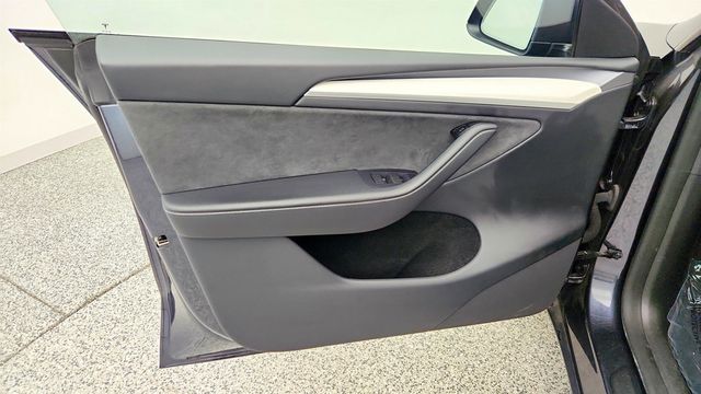 2024 Tesla Model Y Long Range AWD w/ White & Black Premium Interior - 23009155 - 10