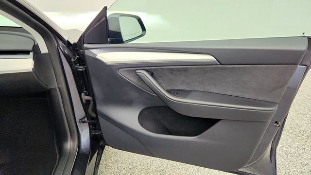 2024 Tesla Model Y Long Range AWD w/ White & Black Premium Interior - 23009155 - 28