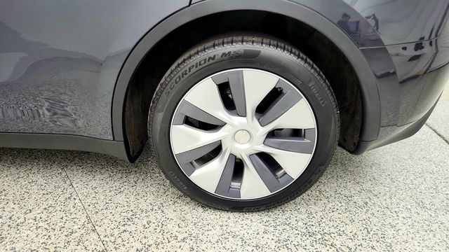 2024 Tesla Model Y Long Range AWD w/ White & Black Premium Interior - 23009155 - 8