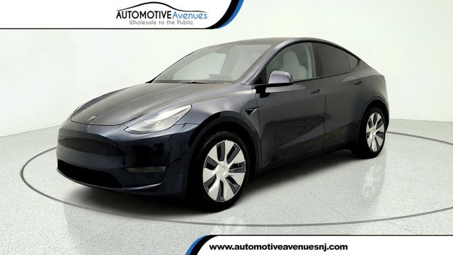 2024 Tesla Model Y Long Range AWD w/ White & Black Premium Interior - 23053785 - 0
