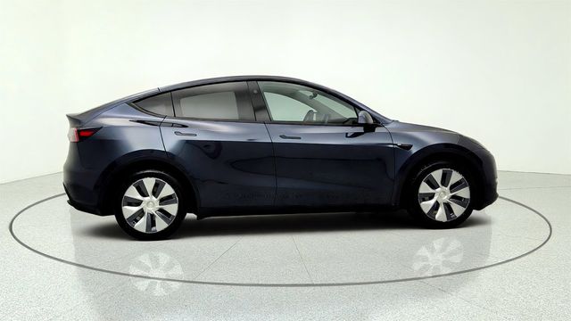 2024 Tesla Model Y Long Range AWD w/ White & Black Premium Interior - 23053785 - 3