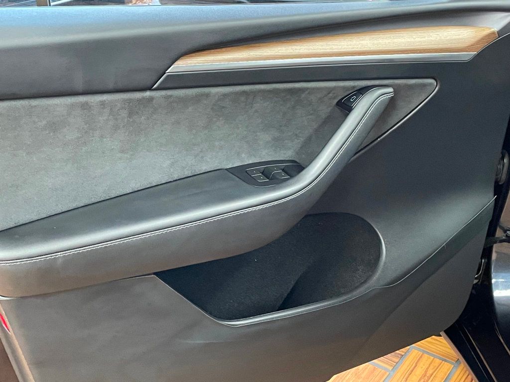 2024 Tesla Model Y Performance photo 19