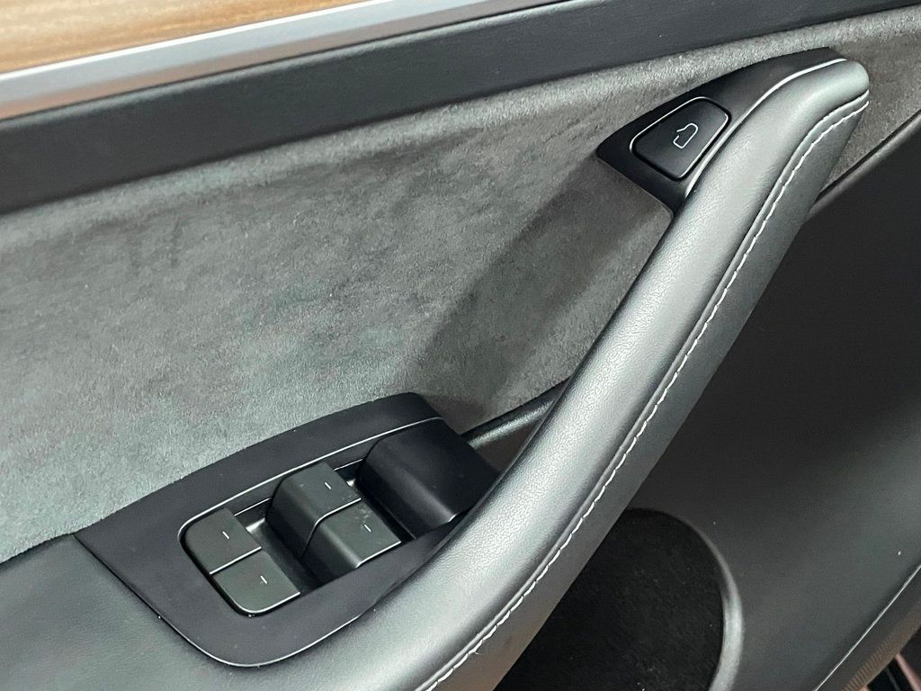 2024 Tesla Model Y Performance photo 20
