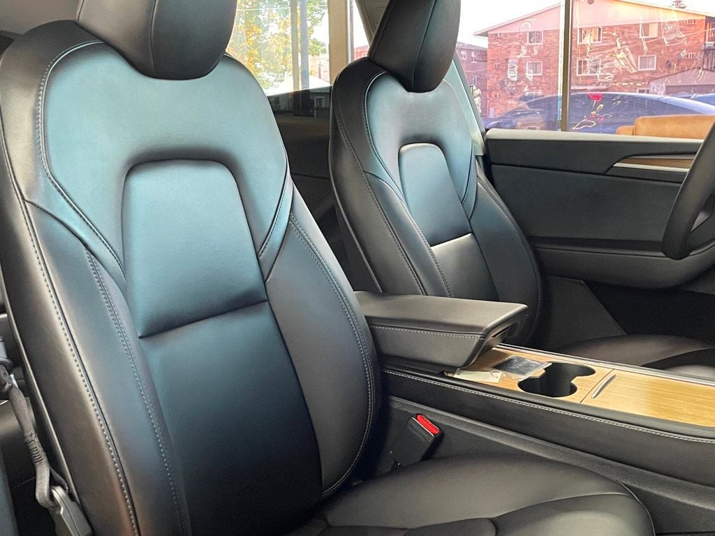 2024 Tesla Model Y Performance photo 30