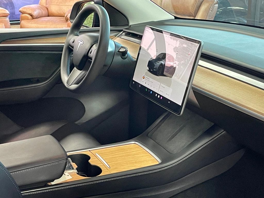 2024 Tesla Model Y Performance photo 31
