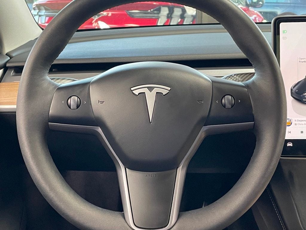 2024 Tesla Model Y Performance photo 32