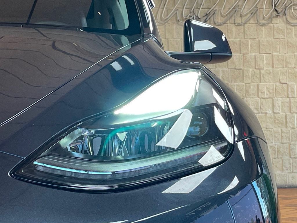 2024 Tesla Model Y Performance photo 5