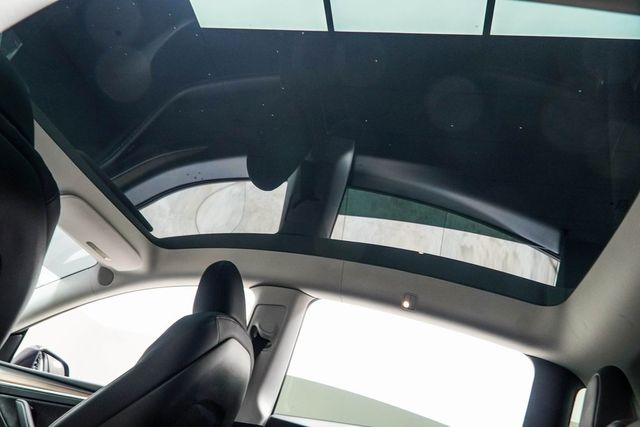 2024 Tesla Model Y Performance AWD - 22982621 - 35