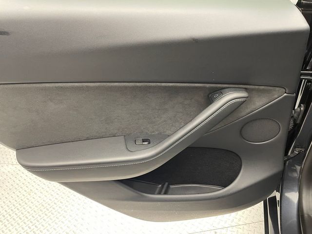 2024 Tesla Model Y Performance AWD - 22985160 - 31
