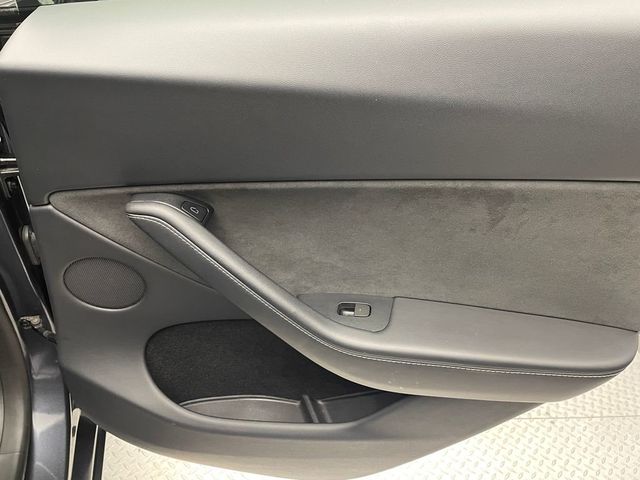 2024 Tesla Model Y Performance AWD - 22985160 - 34