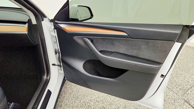2024 Tesla Model Y Performance AWD - 23060854 - 29
