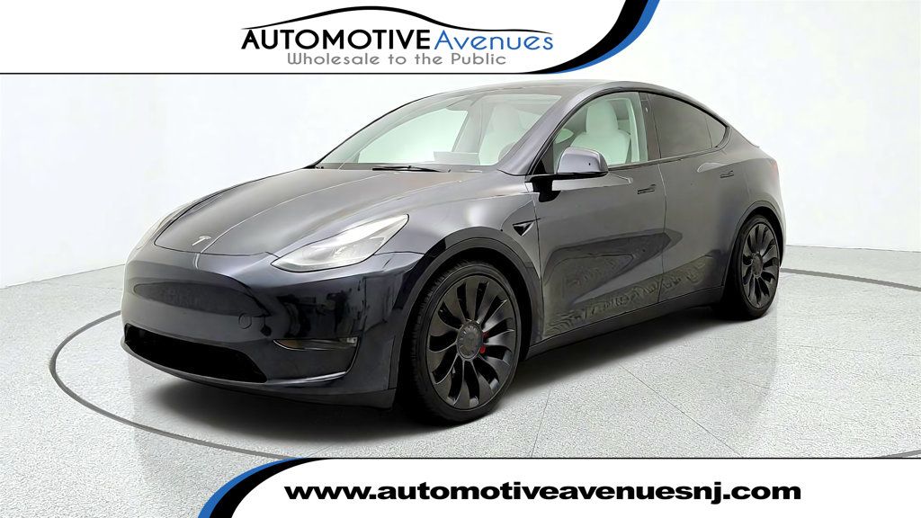 2024 Tesla Model Y Performance AWD w/ White & Black Interior - 23074944 | Video 1