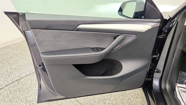 2024 Tesla Model Y Performance AWD w/ White & Black Interior - 23074944 - 10