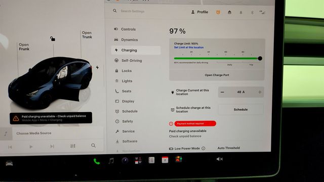 2024 Tesla Model Y Performance AWD w/ White & Black Interior - 23074944 - 17