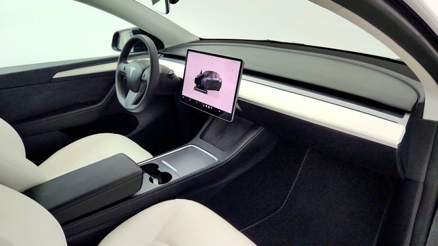 2024 Tesla Model Y Performance AWD w/ White & Black Interior - 23074944 - 28