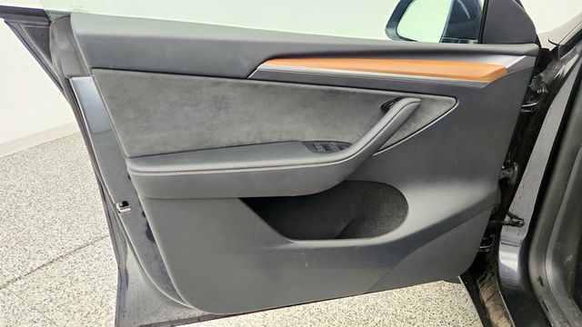 2024 Tesla Model Y RWD *Ltd Avail* - 22963626 - 10