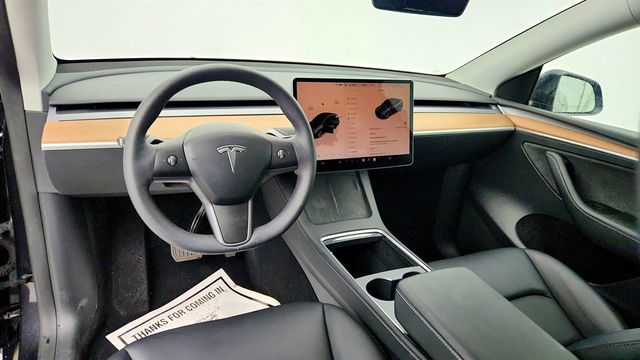 2024 Tesla Model Y RWD *Ltd Avail* - 22963626 - 11