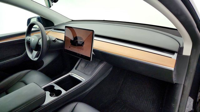 2024 Tesla Model Y RWD *Ltd Avail* - 22963626 - 28