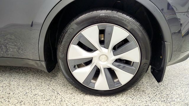 2024 Tesla Model Y RWD *Ltd Avail* - 22963626 - 8