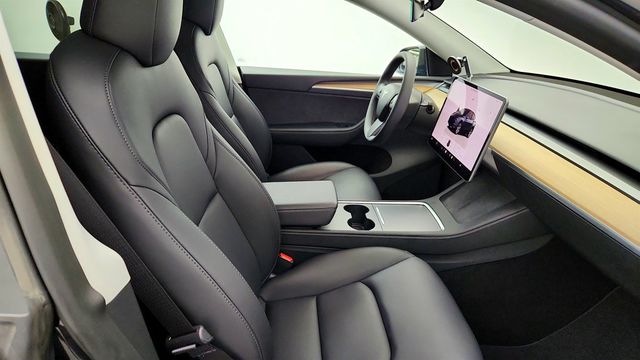 2024 Tesla Model Y RWD *Ltd Avail* - 23068888 - 28