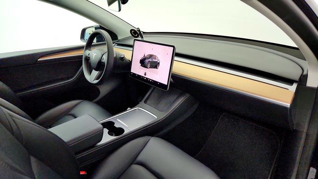 2024 Tesla Model Y RWD *Ltd Avail* - 23068888 - 29