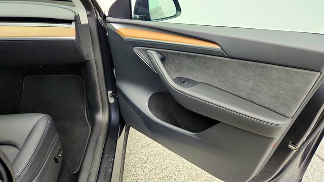 2024 Tesla Model Y RWD *Ltd Avail* - 23068888 - 30