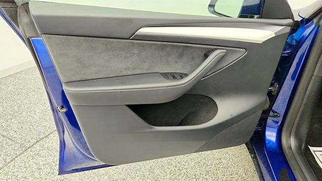 2024 Tesla Model Y RWD *Ltd Avail* with White & Black Premium Interior - 22967932 - 10