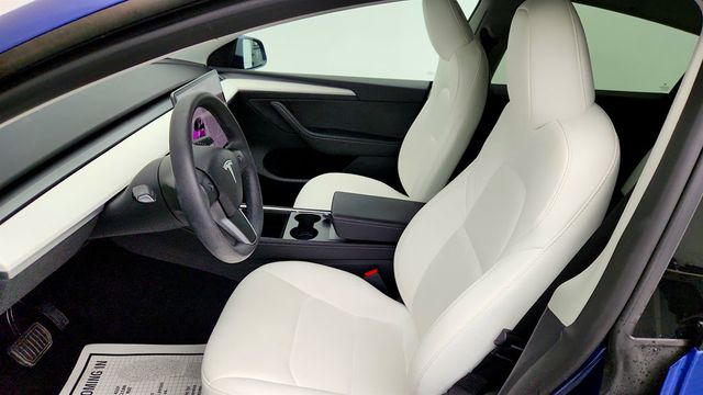 2024 Tesla Model Y RWD *Ltd Avail* with White & Black Premium Interior - 22967932 - 22