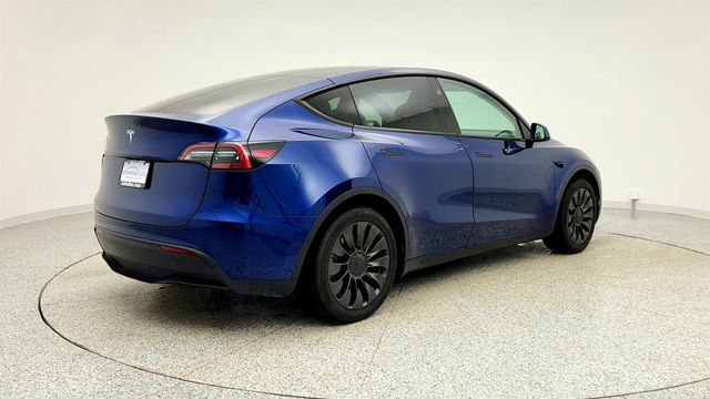 2024 Tesla Model Y RWD *Ltd Avail* with White & Black Premium Interior - 22967932 - 4