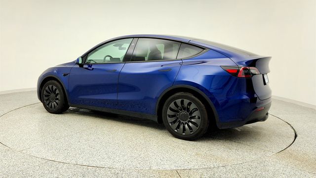 2024 Tesla Model Y RWD *Ltd Avail* with White & Black Premium Interior - 22967932 - 6