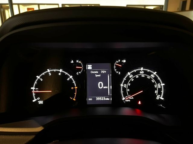 2024 Toyota 4Runner LocalTrade/4x4/SR5/HtdSeats/AdapCruise/AppleCarplay/AndroidAuto - 22983844 - 10
