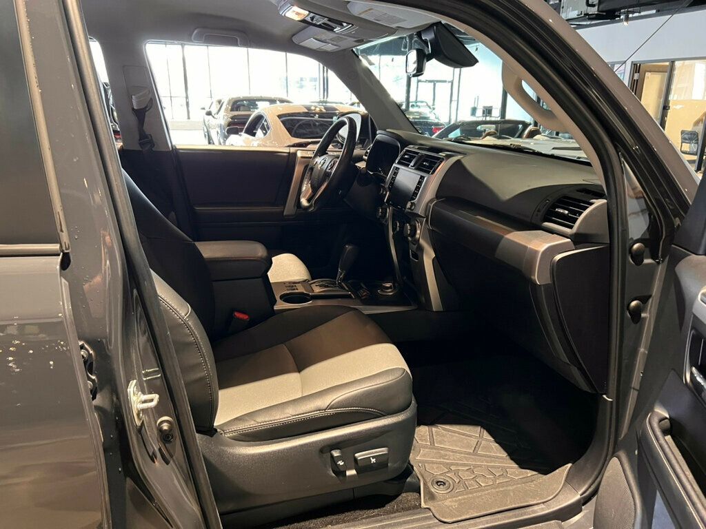 2024 Toyota 4Runner LocalTrade/4x4/SR5/HtdSeats/AdapCruise/AppleCarplay/AndroidAuto - 22983844 - 17