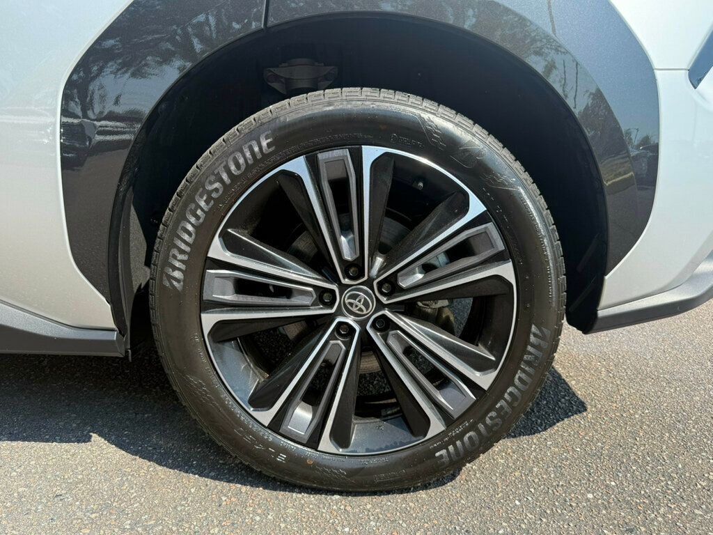 2024 Toyota bZ4X Limited photo 9
