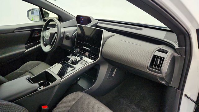 2024 Toyota bZ4X XLE AWD with Weather Package - 22973921 - 24